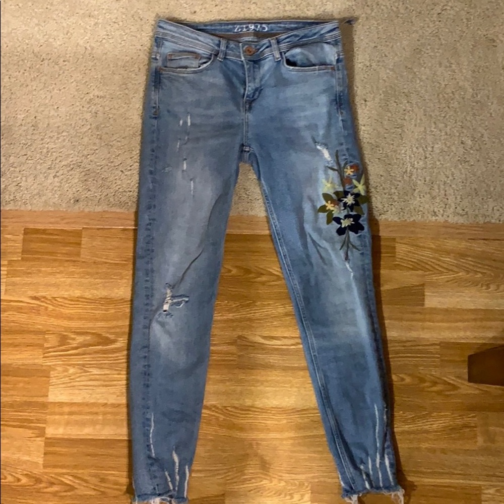 Zara embroidered jeans - size 4 - Picture 2 of 8